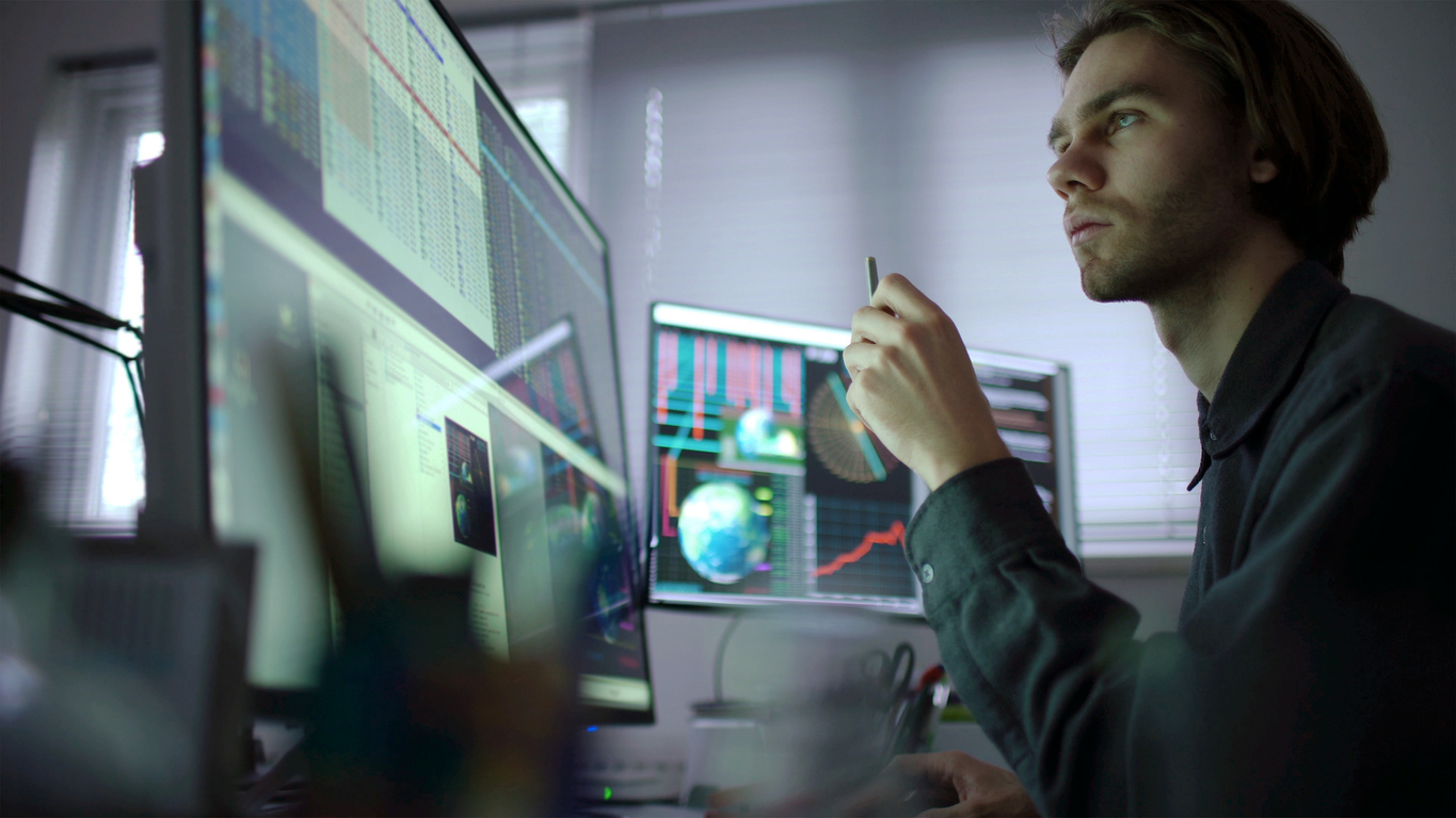 iStock-ManAtScreen